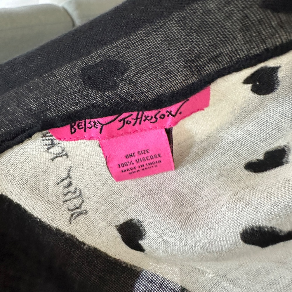 Betsey Johnson Lightweight Rectangular Scarf - Picture 3 of 5